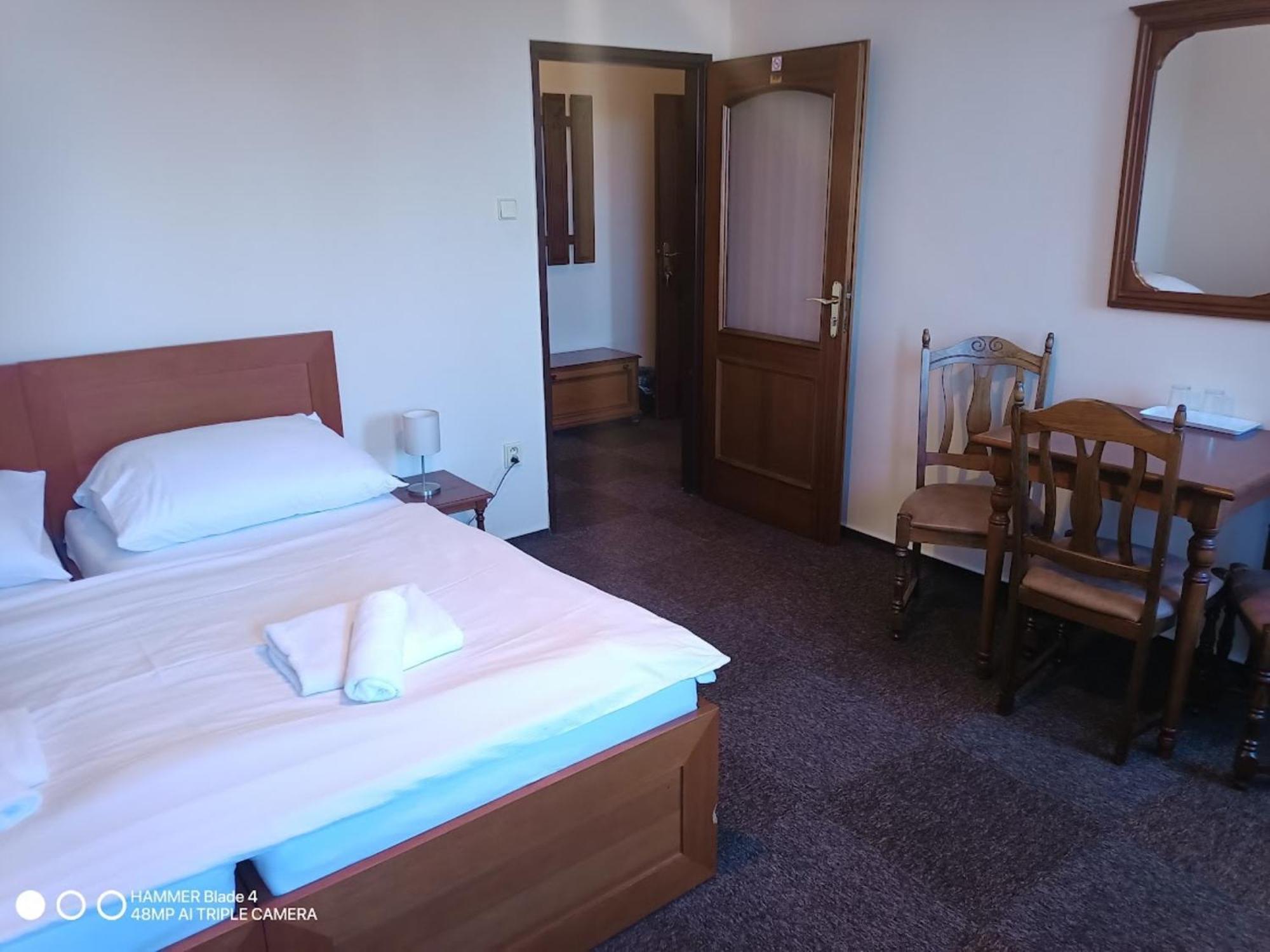 Valdstejn Hotel Либерец Екстериор снимка